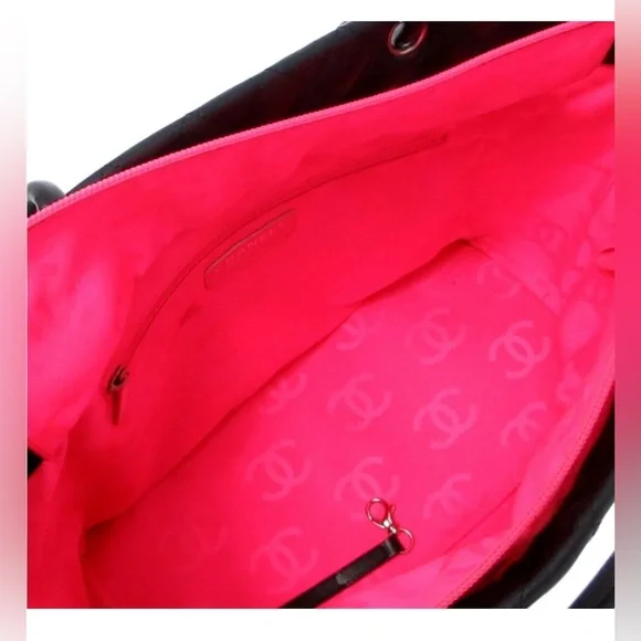 CHANEL Cambon CC large Caviar shopping tote - Picture 5 of 11